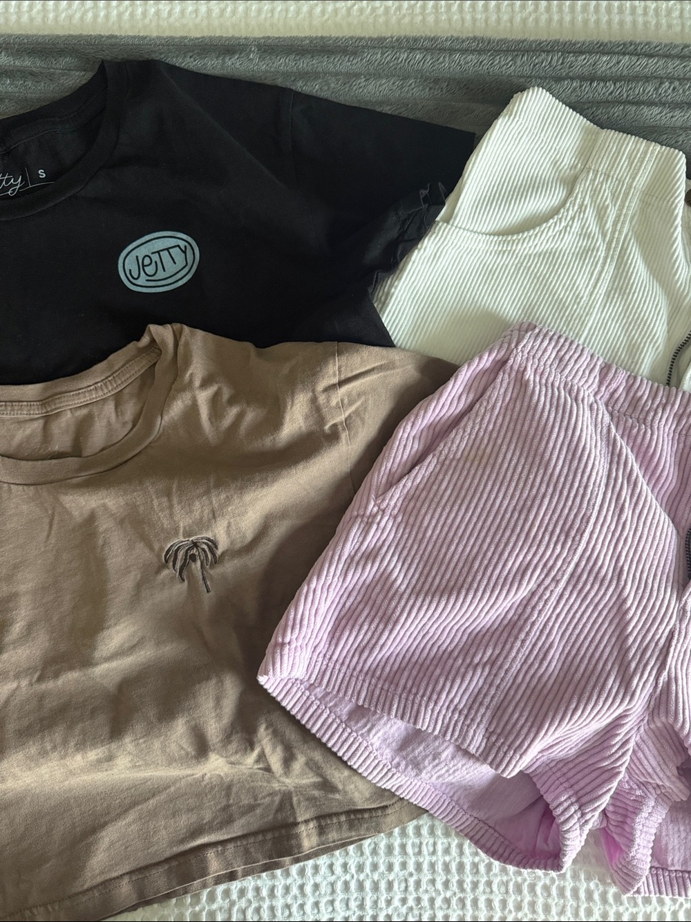 BEACH GIRL OUTFITS 4 pc. RVCA SHORTS AND JETTY CROP TOPS ALL SMALL - Picture 6 of 12